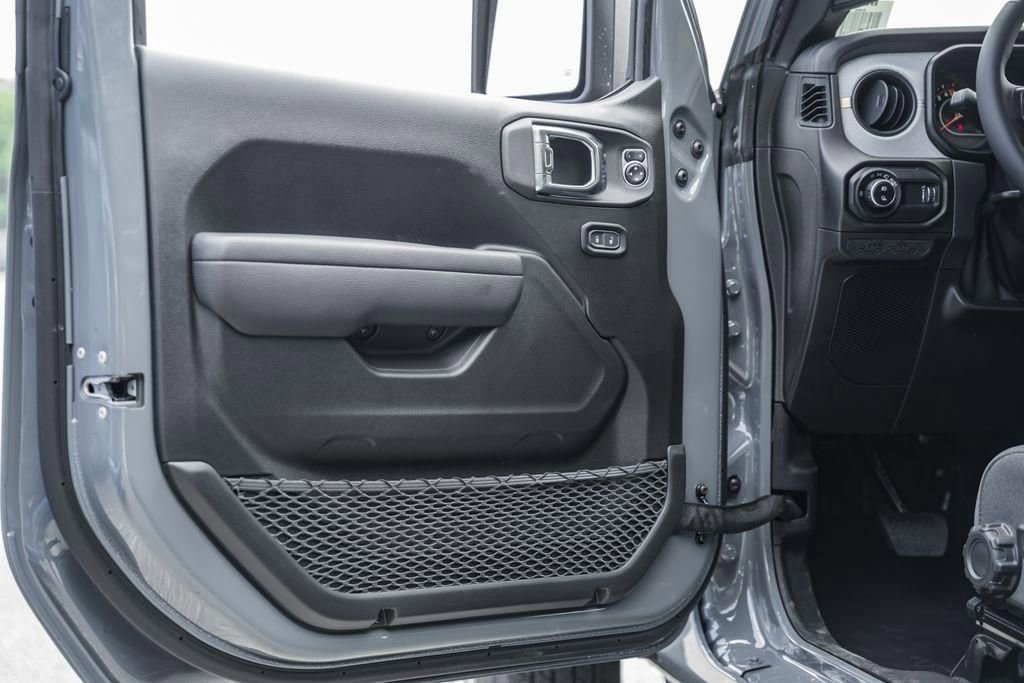 New 2025 Jeep Gladiator Sport AWD/4WD image 38