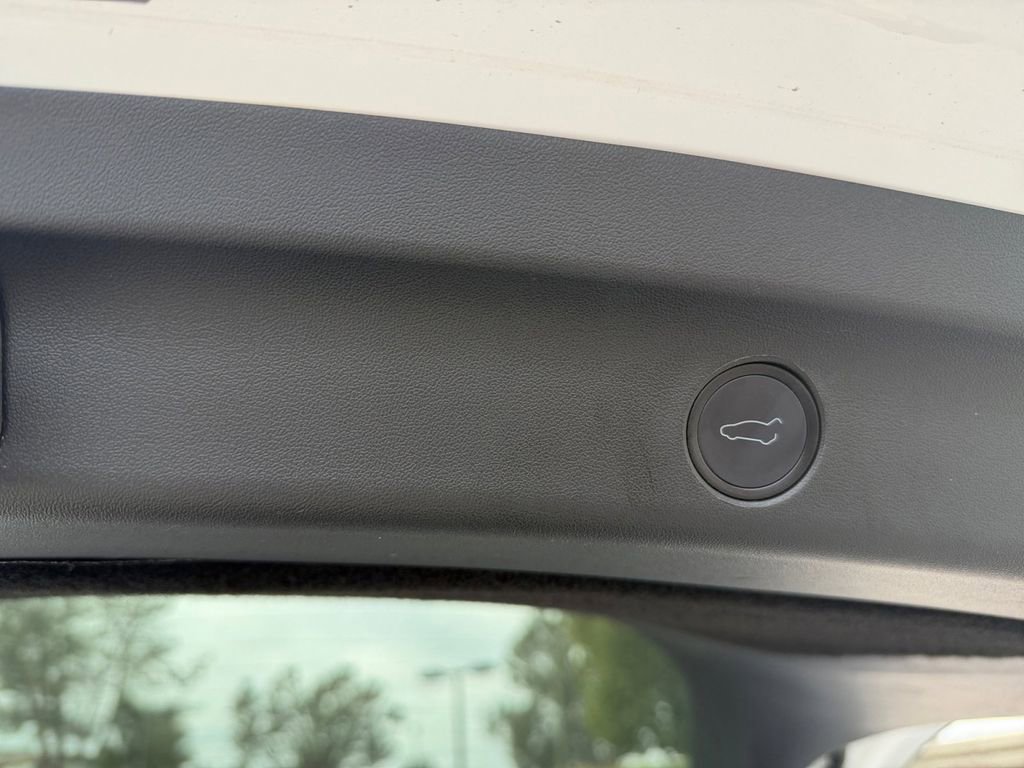 Used 2020 Tesla Model Y Long Range image 10