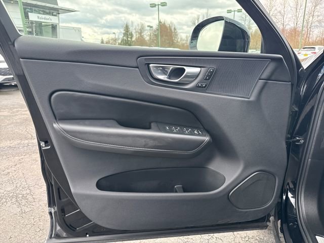 Used 2025 Volvo XC60 B5 Plus image 20