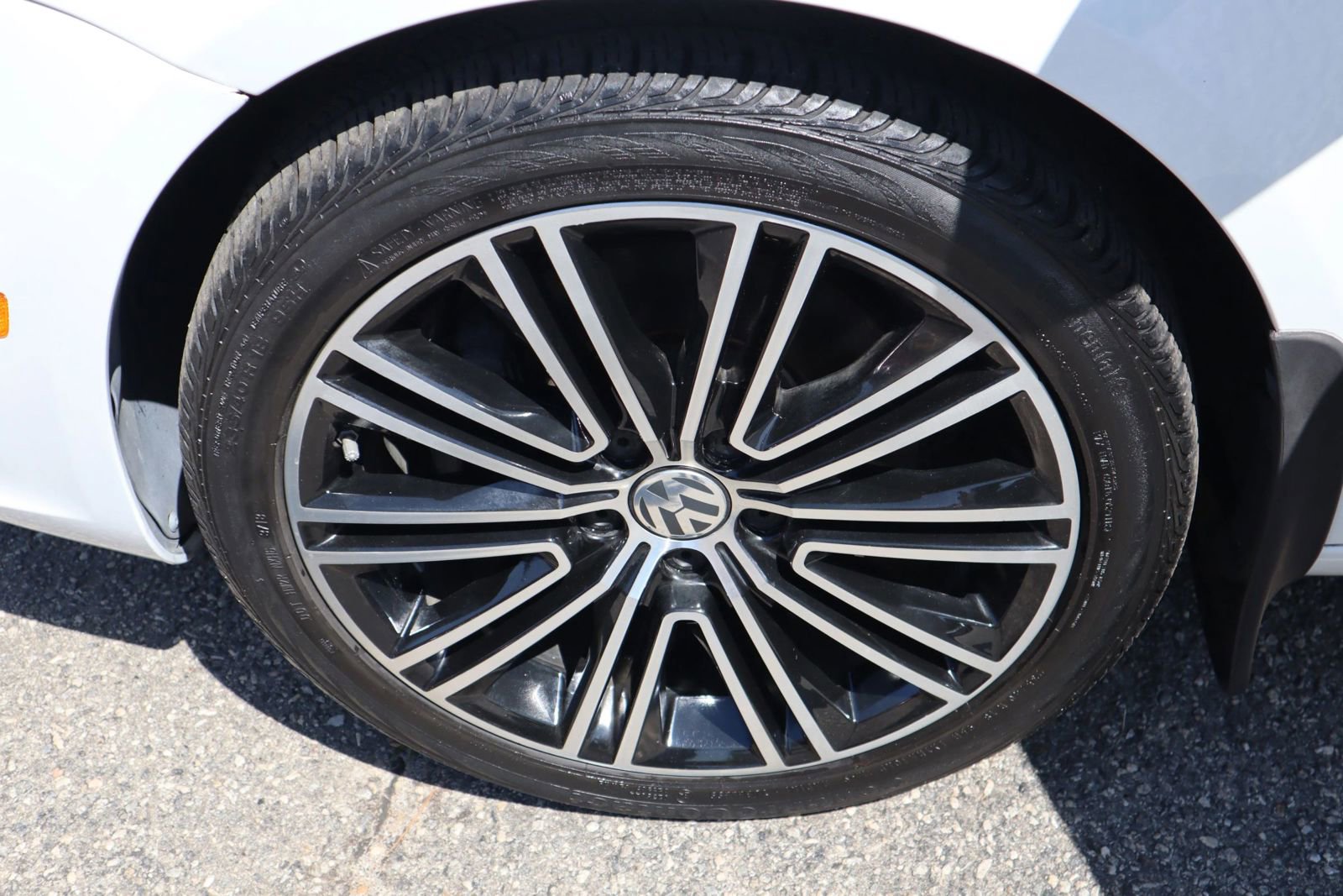 Used 2015 Volkswagen Eos Executive FWD image 31
