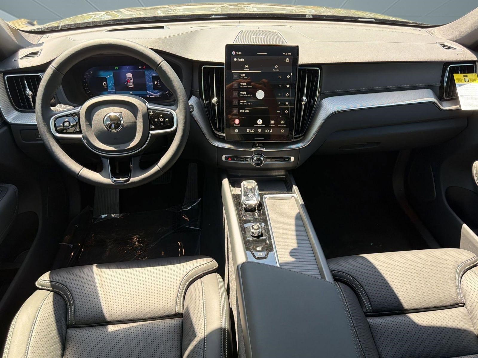 New 2026 Volvo XC60 B5 Ultra w/ Climate Package AWD/4WD image 17