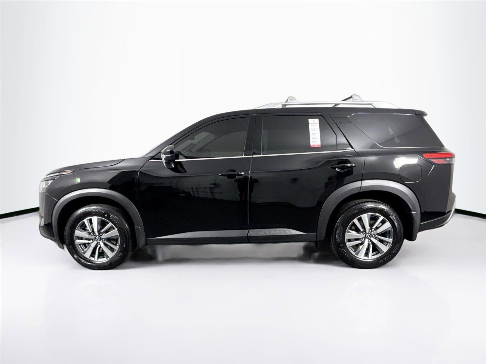 Used 2024 Nissan Pathfinder SL image 9