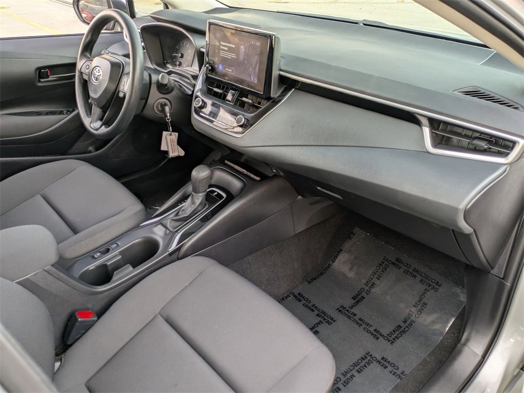 Used 2025 Toyota Corolla LE image 29