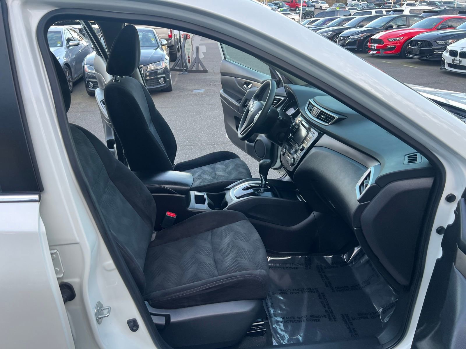 Used 2015 Nissan Rogue SV w/ SV Moonroof Package image 28