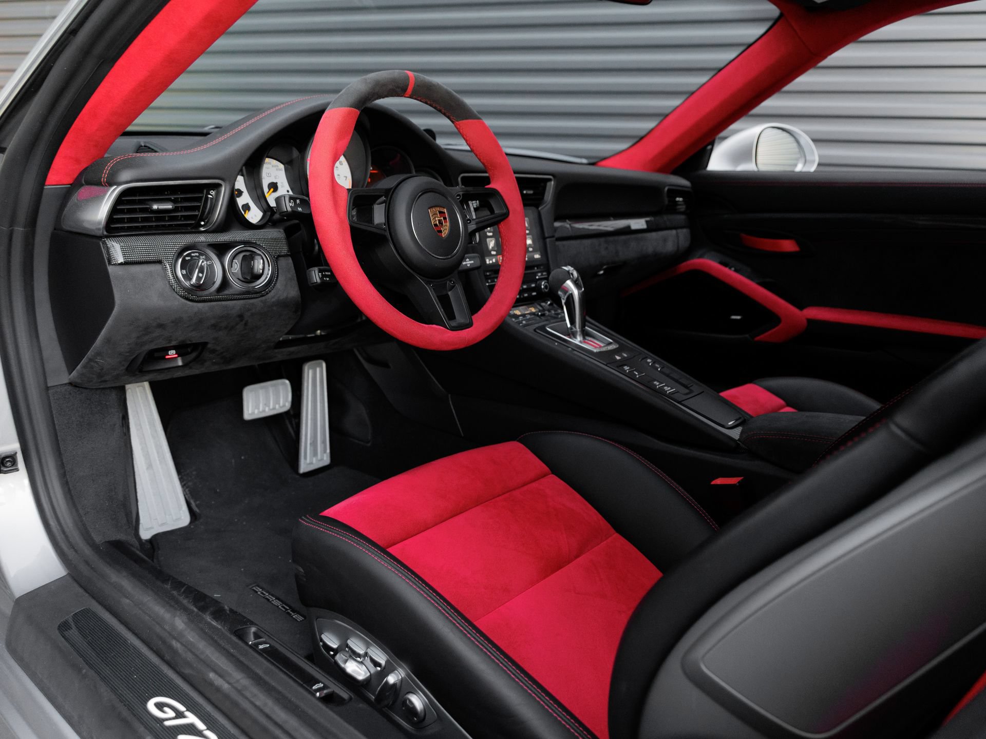 Certified 2018 Porsche 911 GT2 RS RWD image 4