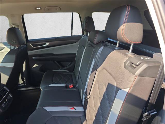 Used 2026 Volkswagen Atlas Peak Edition AWD/4WD image 16