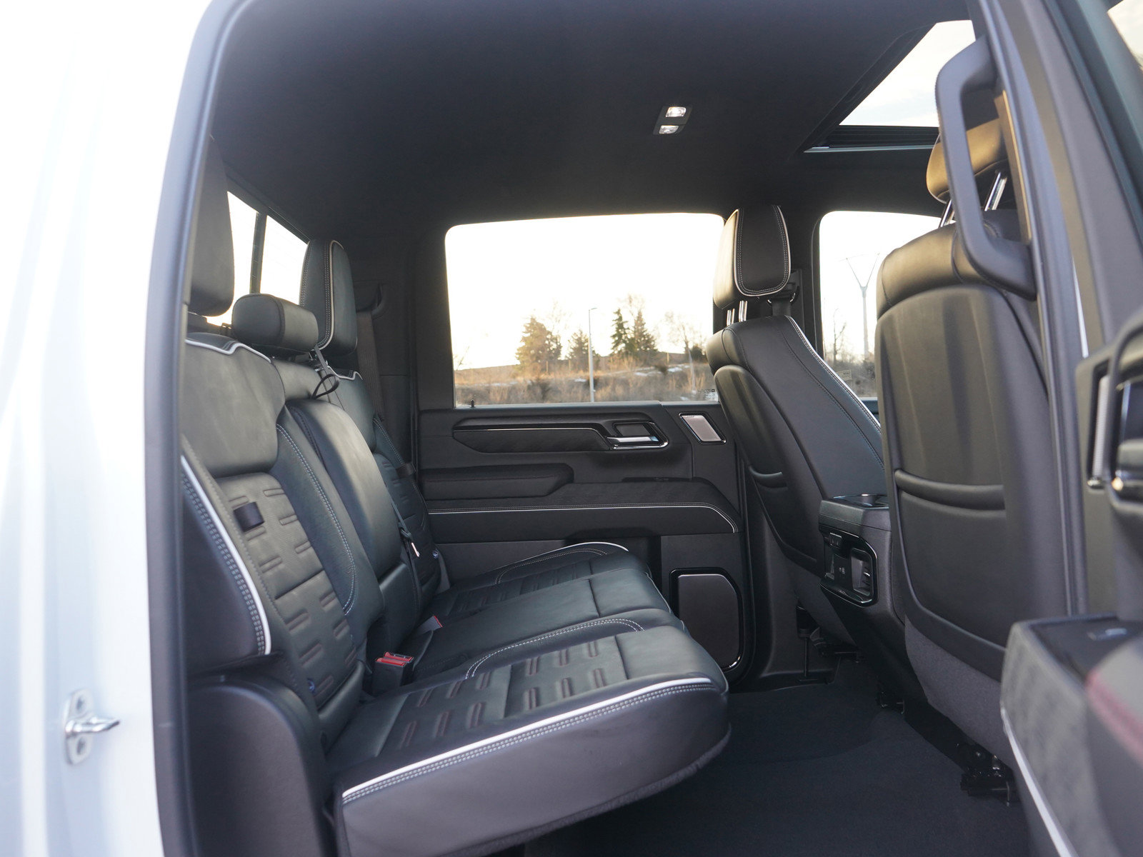 Used 2025 GMC Sierra 2500 AT4X image 12