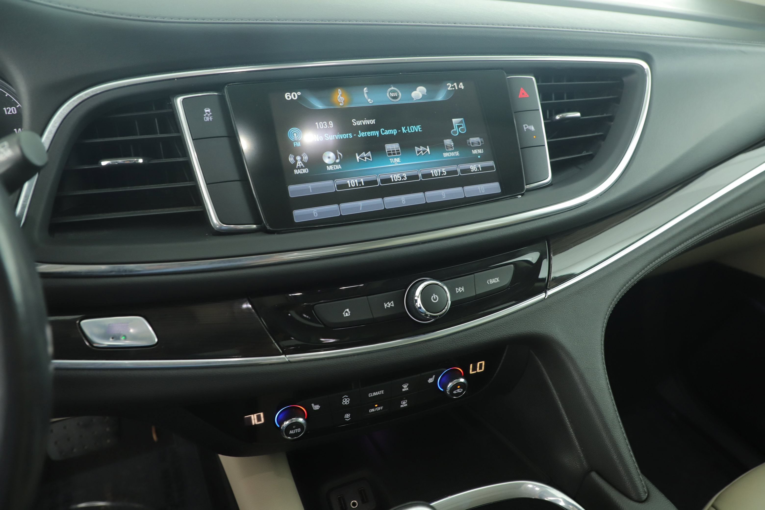 Used 2019 Buick Enclave Essence image 17