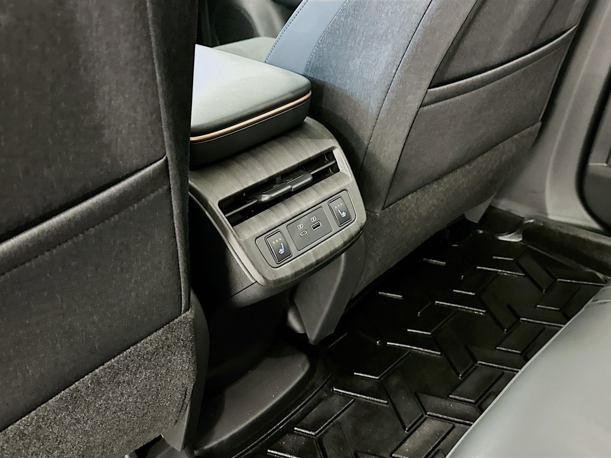 Used 2024 Nissan Ariya AWD image 29