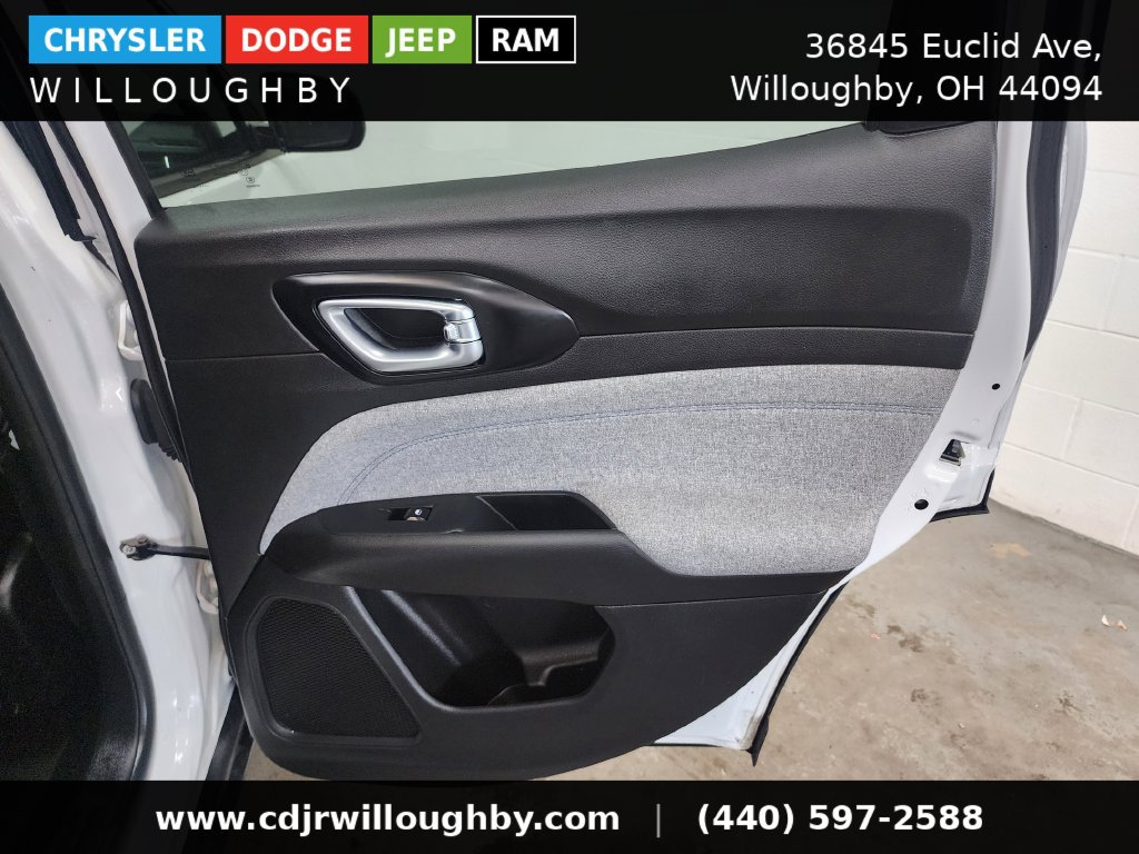 Used 2025 Jeep Compass Latitude AWD/4WD image 29