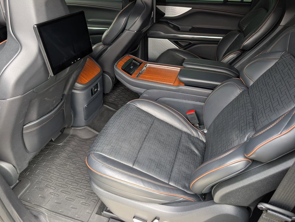 Used 2025 Lincoln Navigator L Black Label image 11