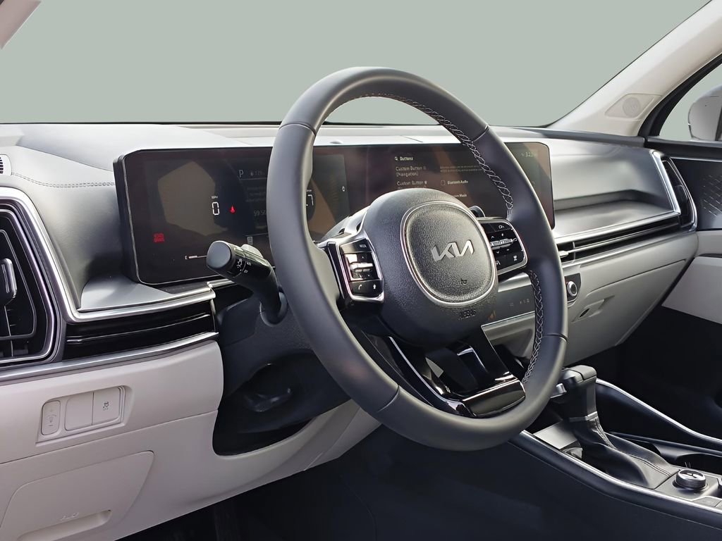 Used 2025 Kia Sorento S image 12