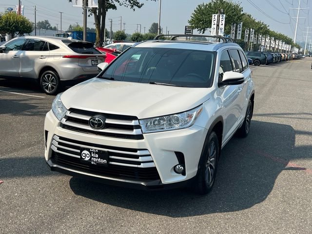 Used 2017 Toyota Highlander XLE w/ Carpet Mat Package AWD/4WD image 3