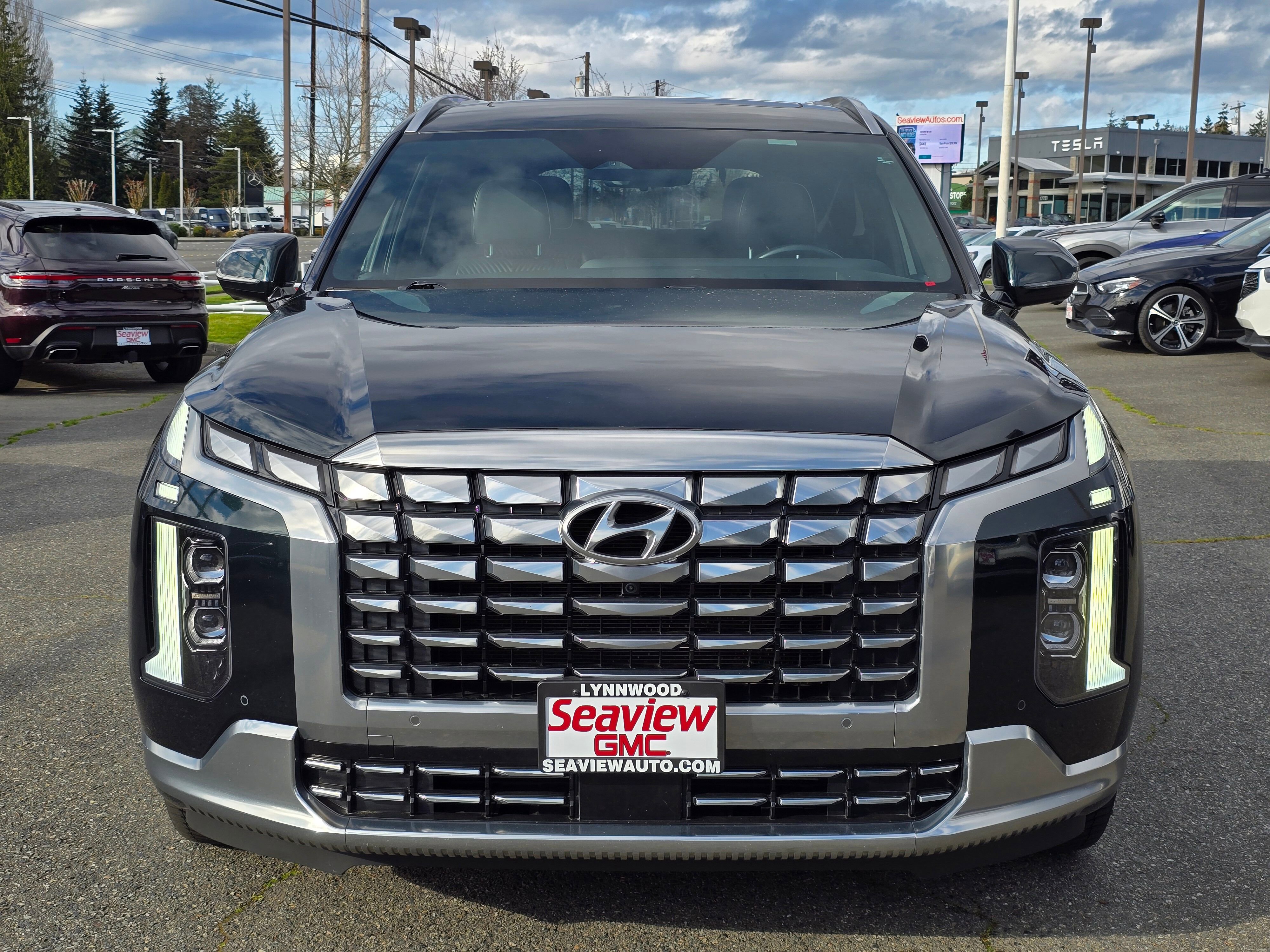 Used 2023 Hyundai Palisade Calligraphy AWD/4WD image 2