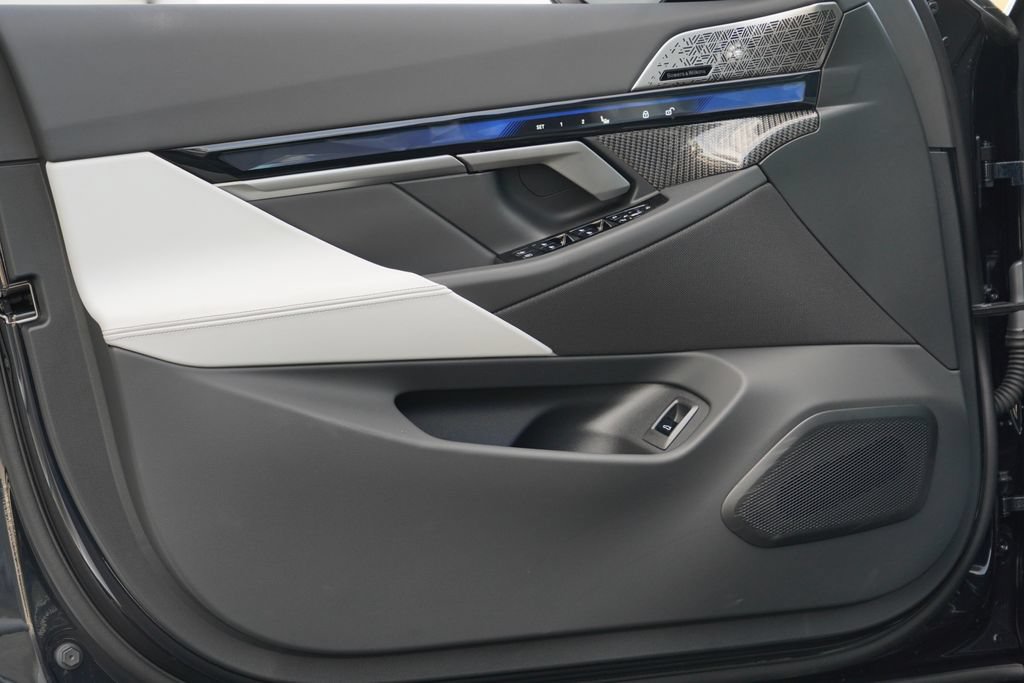 New 2027 BMW M5 w/ Executive Package AWD/4WD image 9
