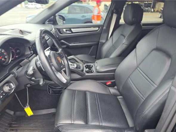 Used 2022 Porsche Cayenne Platinum Edition AWD/4WD image 4