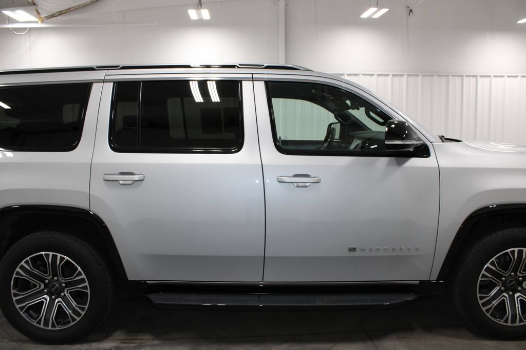 Used 2025 Jeep Wagoneer Series II w/ 8-Passenger Seating Package AWD/4WD image 11