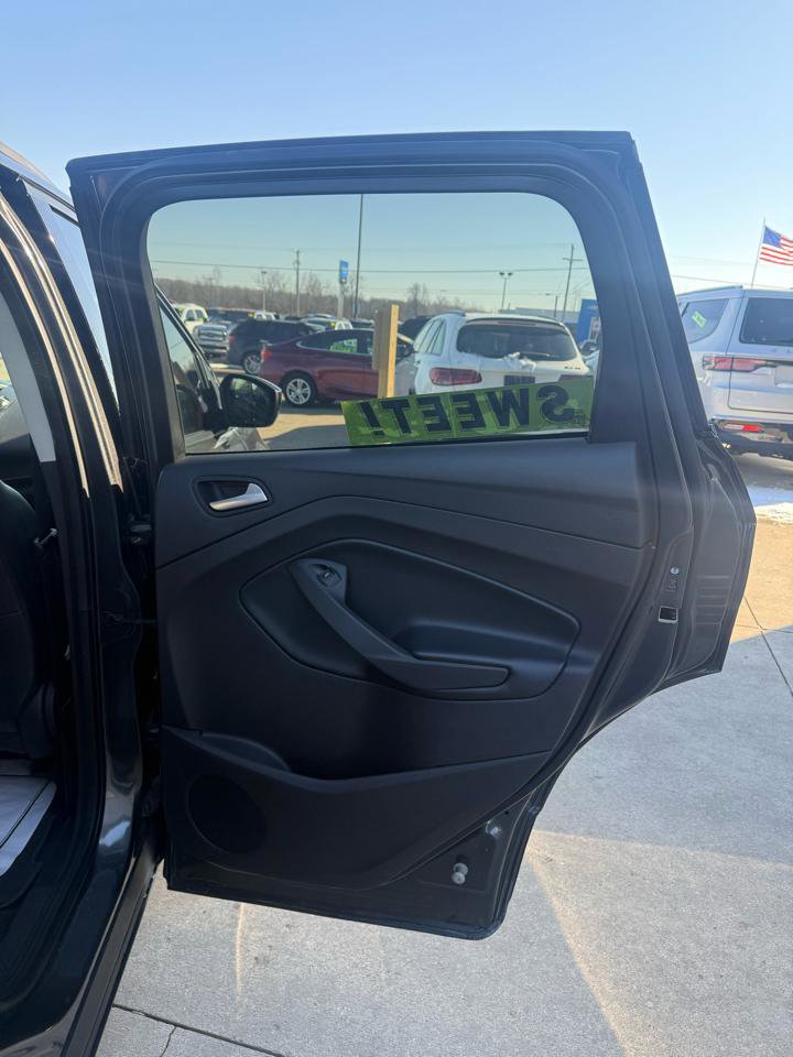 Used 2017 Ford Escape SE w/ SE Sport Appearance Package image 16