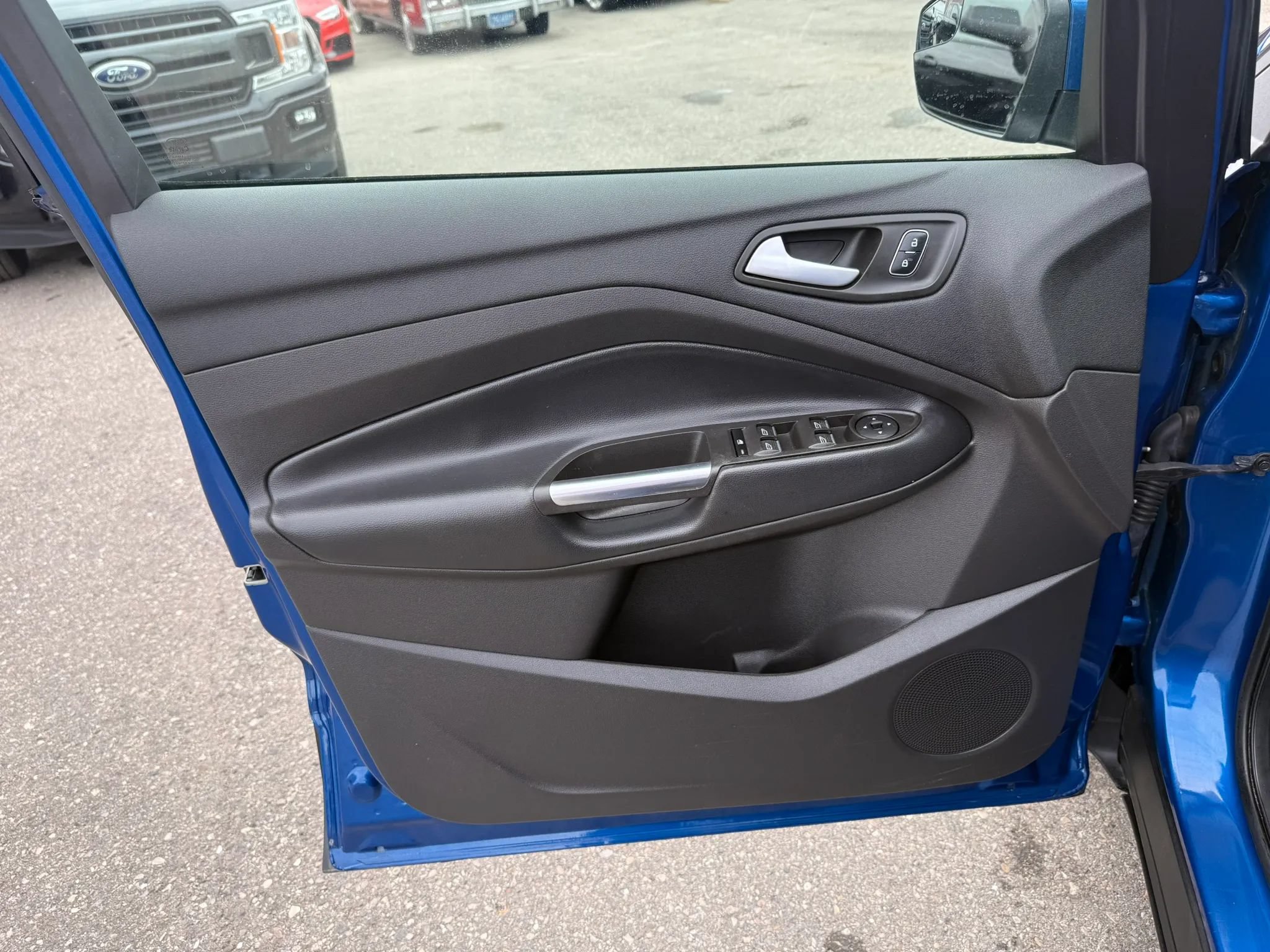 Used 2019 Ford Escape SE FWD image 17
