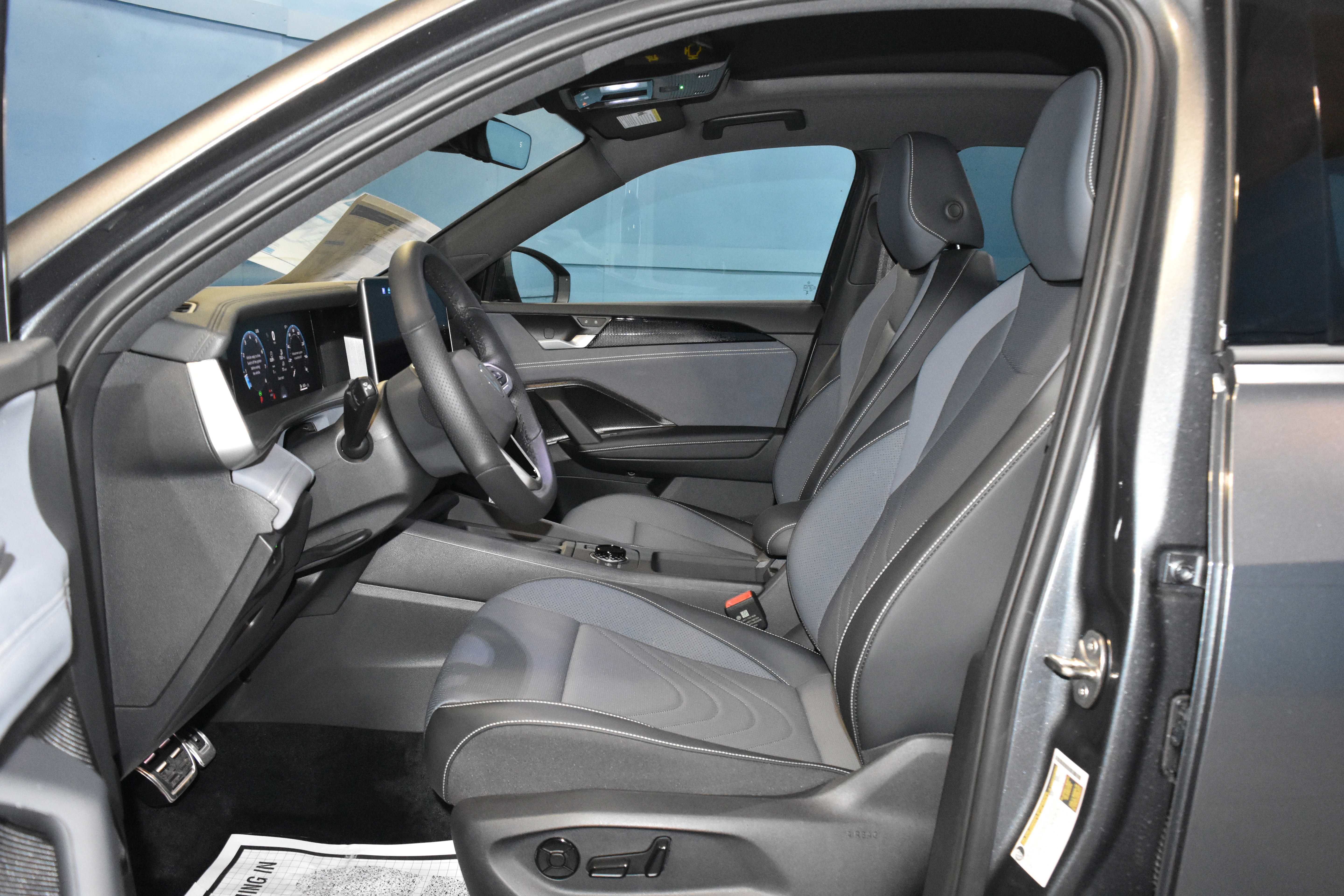 New 2026 Volkswagen Tiguan SE R-Line image 6