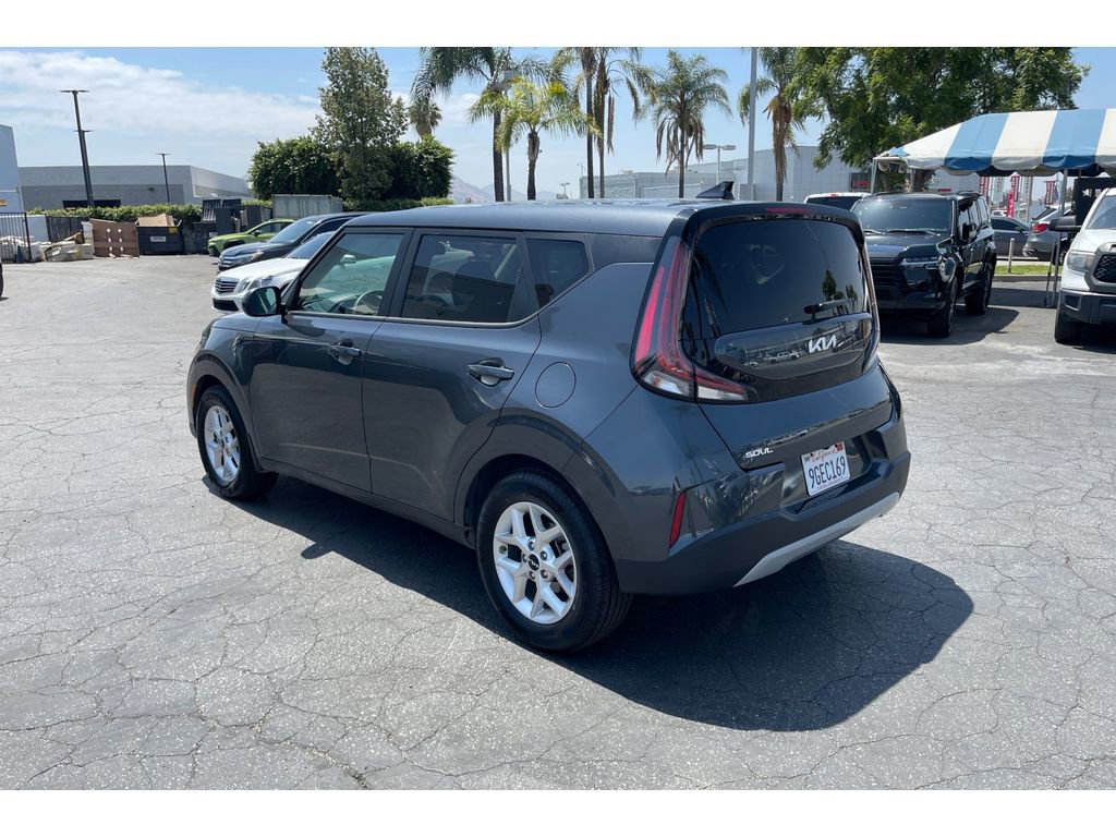 Used 2023 Kia Soul S FWD image 3
