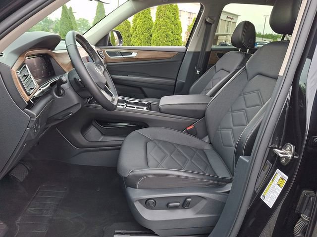 Used 2025 Volkswagen Atlas SE AWD/4WD image 14