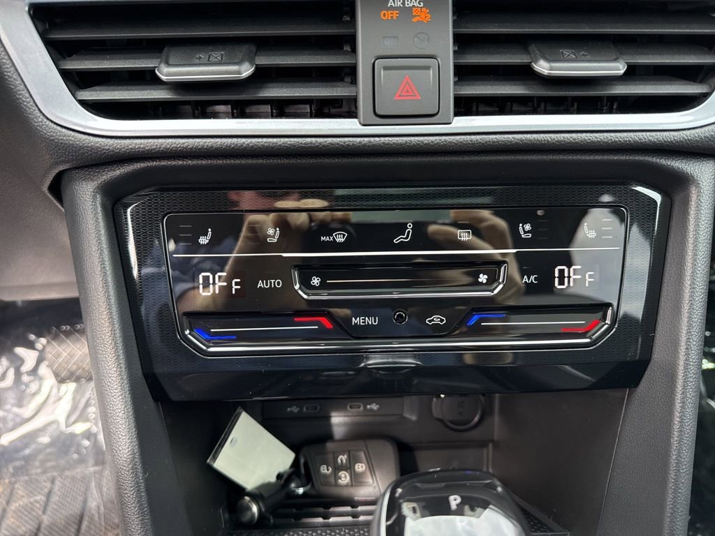 New 2025 Volkswagen Taos SEL image 18