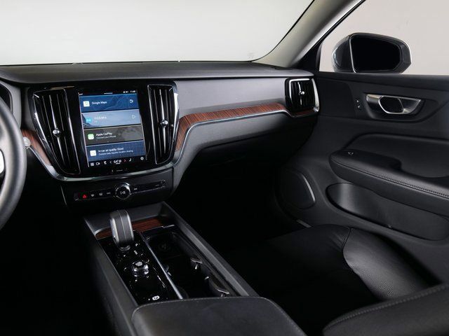 Used 2025 Volvo V60 B5 Cross Country Plus image 17