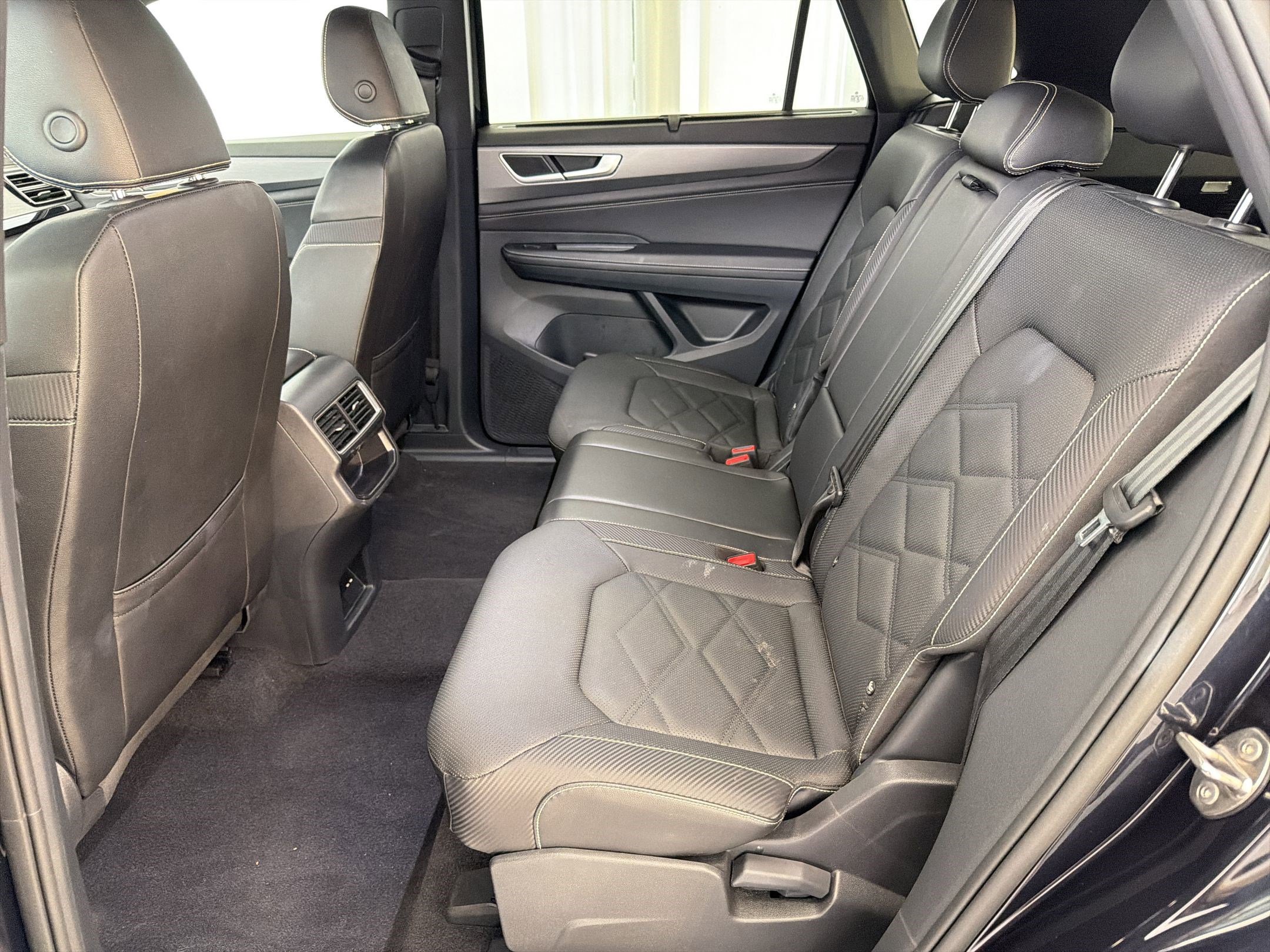 Used 2025 Volkswagen Atlas Cross Sport SE FWD image 15