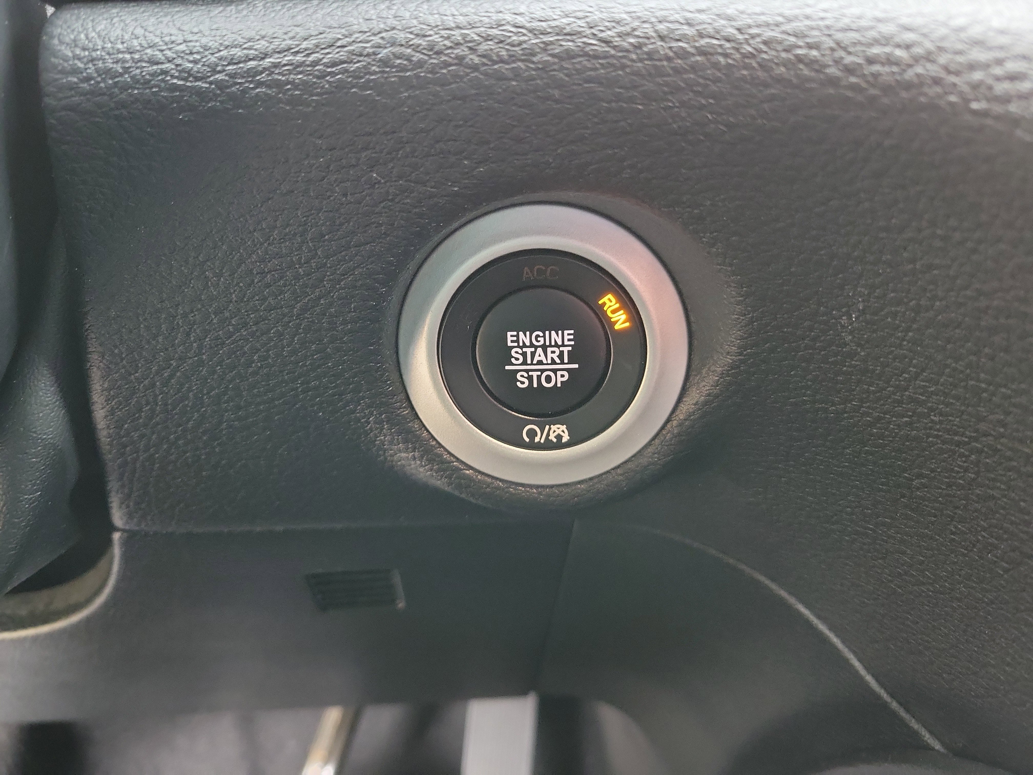 Used 2025 Chrysler Pacifica Limited image 15