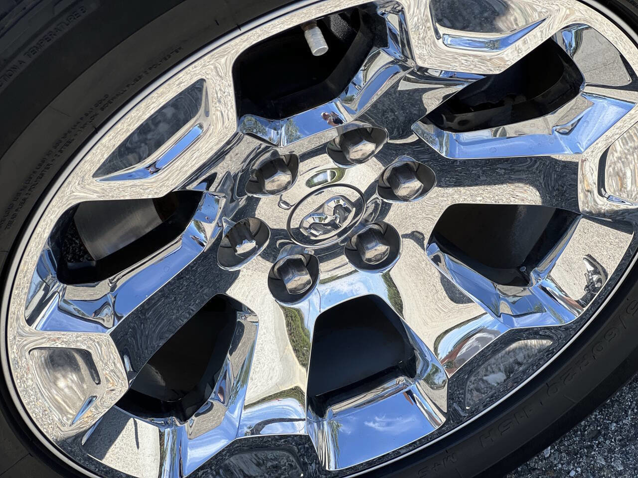 Used 2019 RAM 1500 Laramie image 6