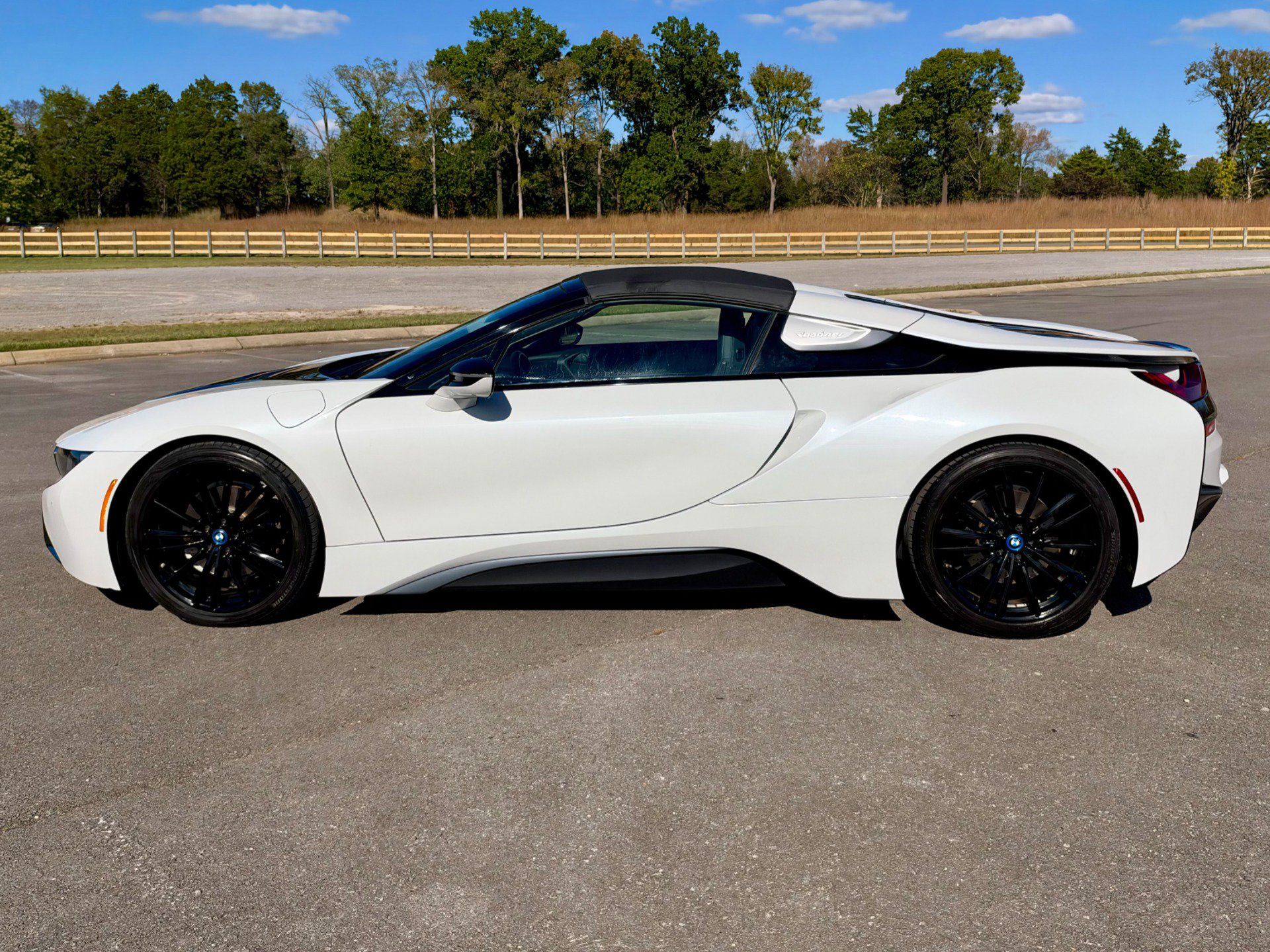 Used 2019 BMW i8 Roadster AWD/4WD image 14