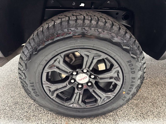 Used 2024 GMC Canyon Elevation w/ Elevation Premium Package AWD/4WD image 21