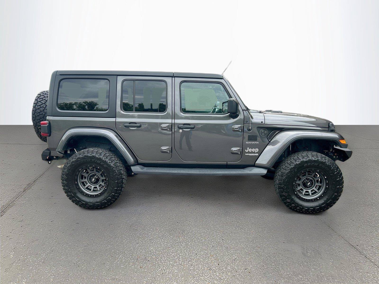 Used 2018 Jeep Wrangler Unlimited Sahara AWD/4WD image 3