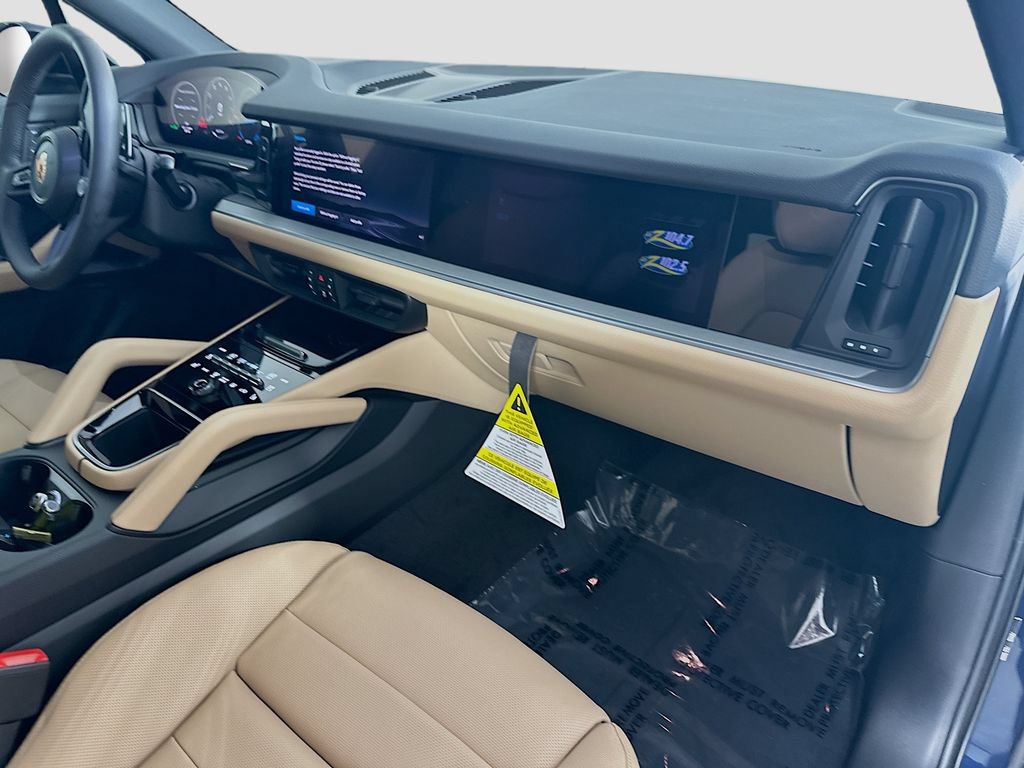 Certified 2026 Porsche Cayenne AWD/4WD image 30