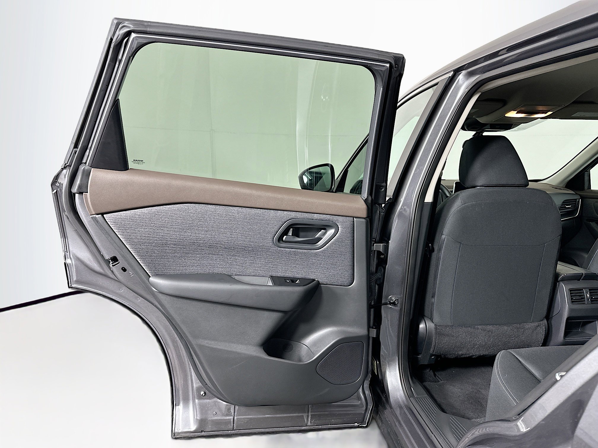 Used 2023 Nissan Rogue S image 25