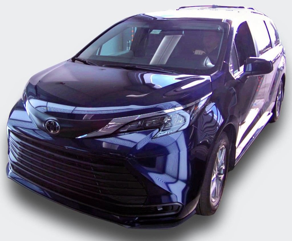 Used 2026 Toyota Sienna LE AWD/4WD image 1