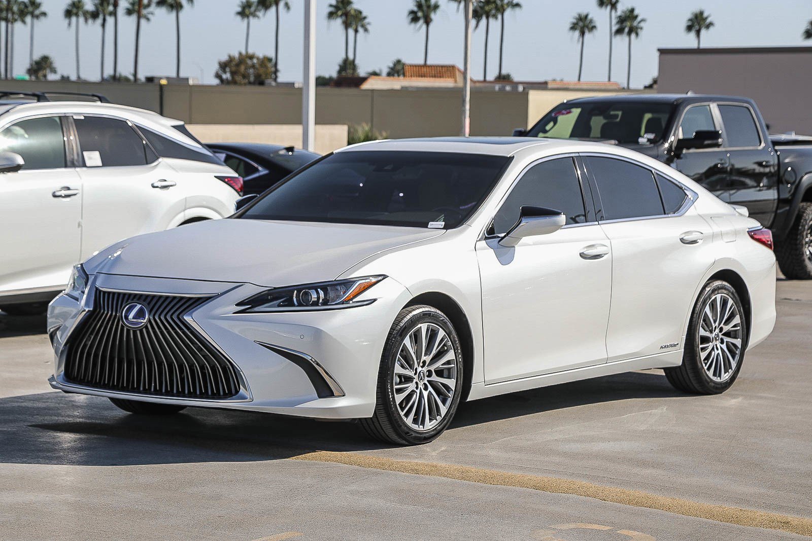 Used 2021 Lexus ES 300h w/ Premium Package FWD image 3
