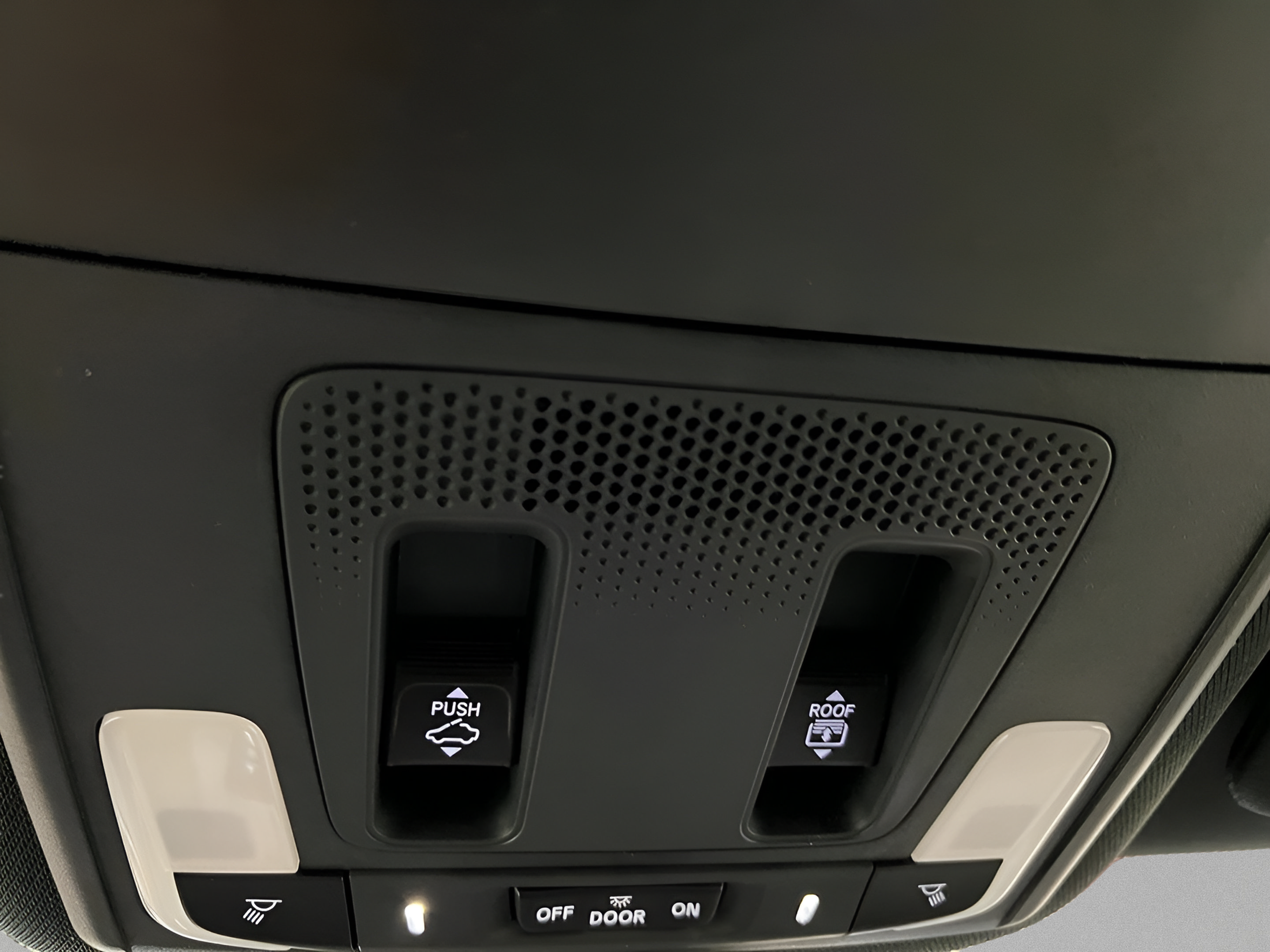Used 2025 Honda Pilot TrailSport image 27