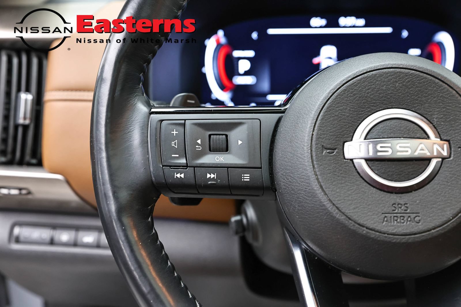 Used 2024 Nissan Pathfinder Platinum w/ Black Appearance Package AWD/4WD image 15