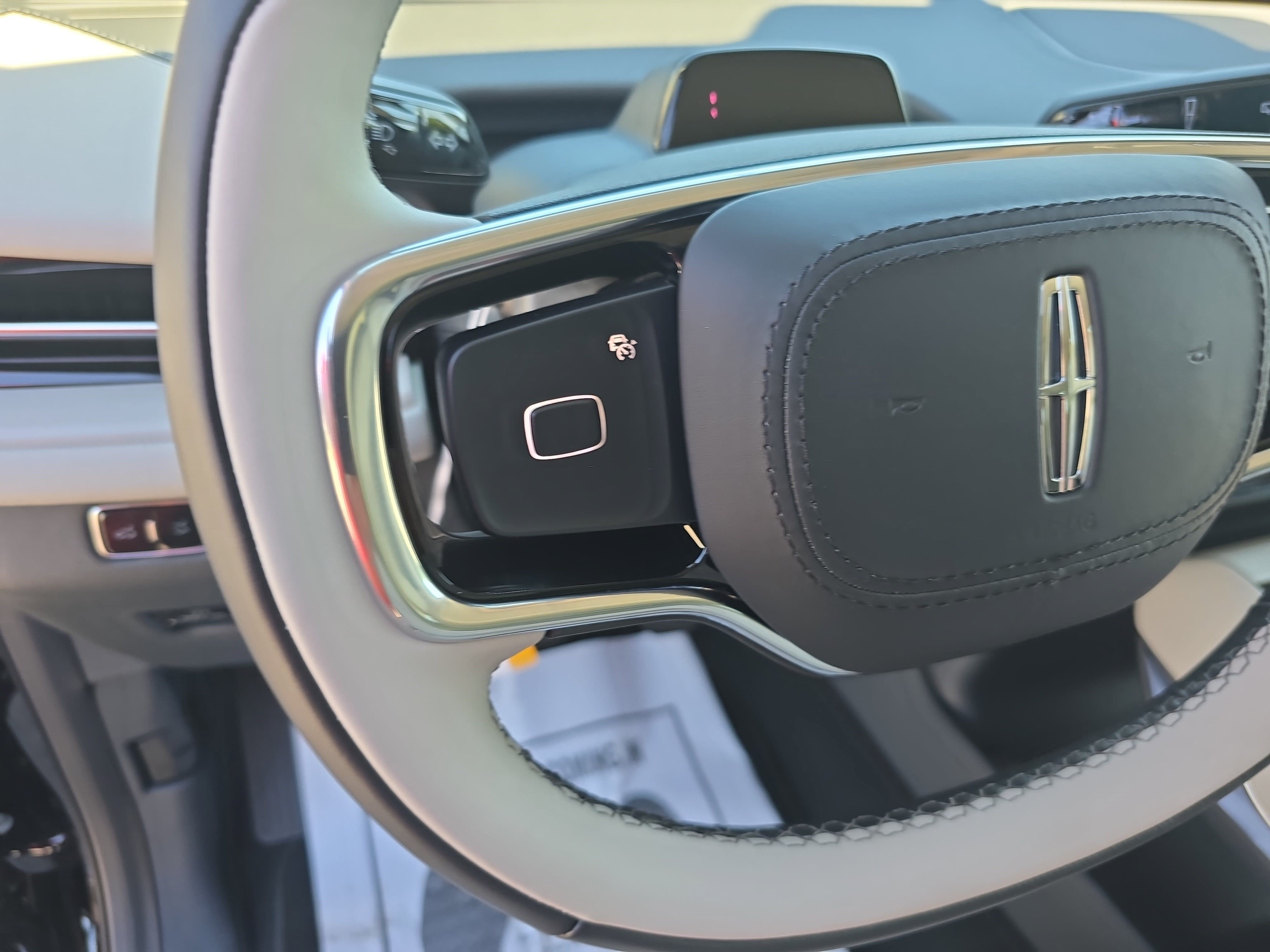 New 2026 Lincoln Navigator Premiere AWD/4WD image 16