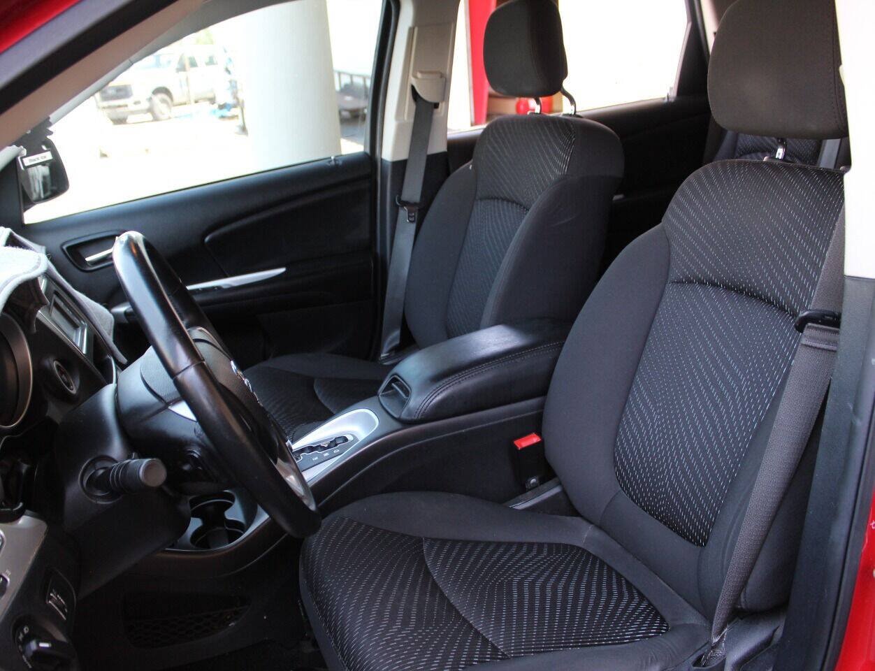 Used 2018 Dodge Journey SE w/ Popular Equipment Group FWD image 18