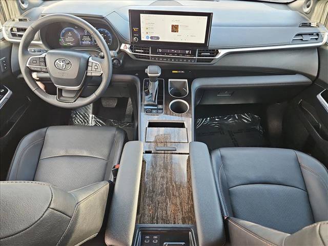 Used 2025 Toyota Sienna Limited FWD image 17