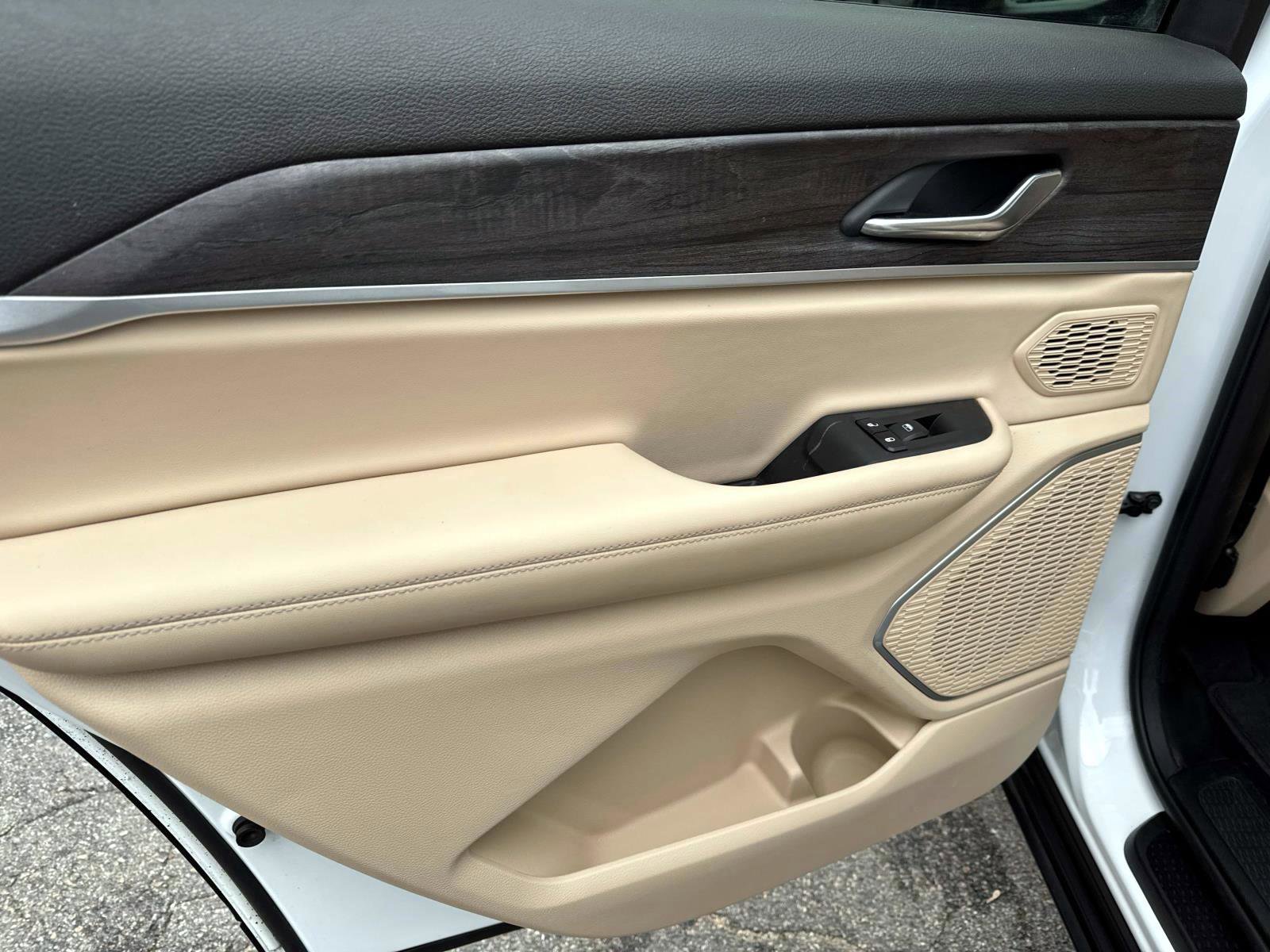 Used 2021 Jeep Grand Cherokee L Limited w/ MOPAR Finishing Package image 16