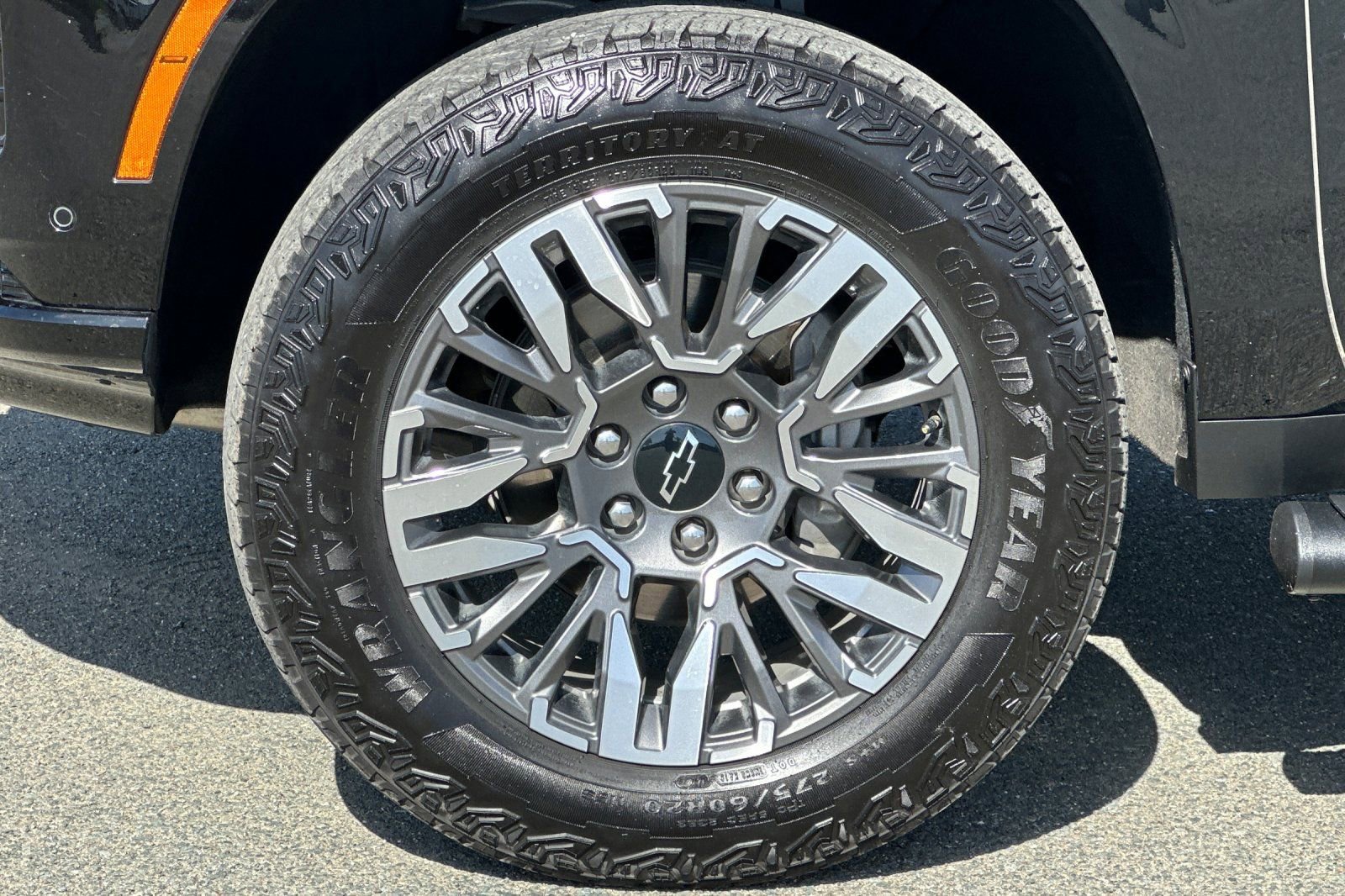 Used 2025 Chevrolet Suburban Z71 AWD/4WD image 27