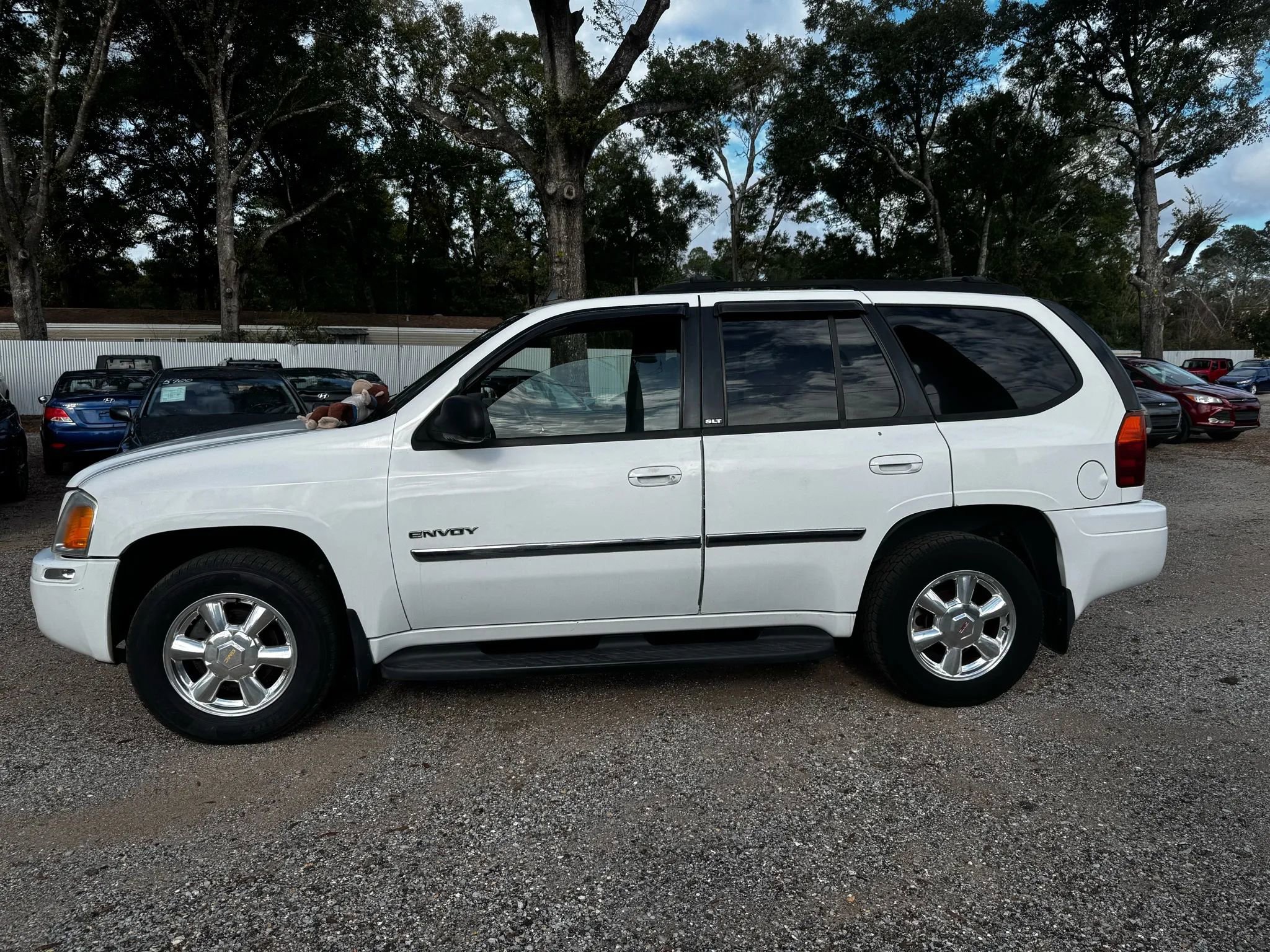Used 2006 GMC Envoy SLT image 2