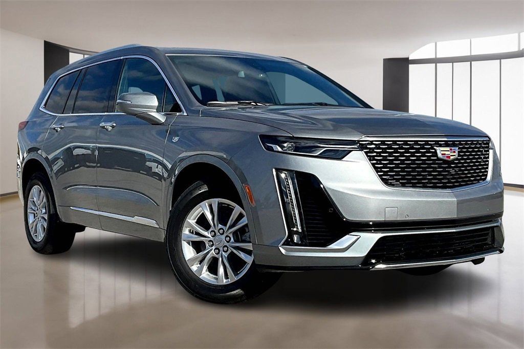 New 2025 Cadillac XT6 Luxury image 2