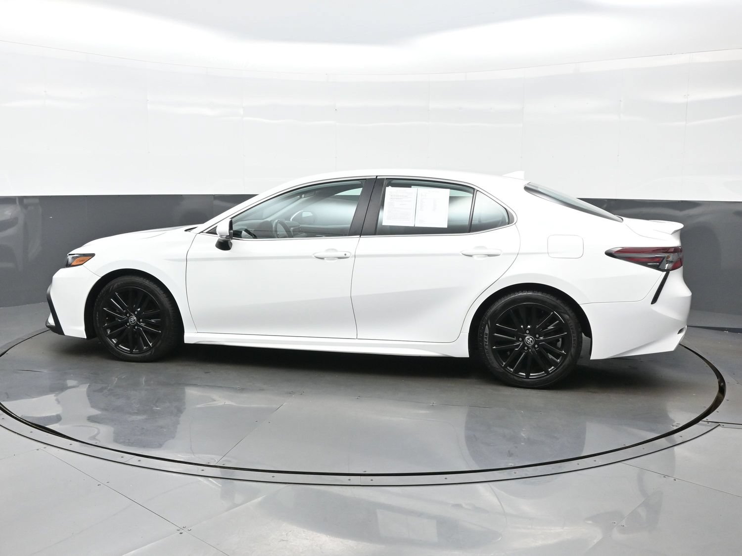 Used 2022 Toyota Camry SE AWD/4WD image 3