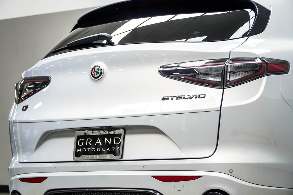 Used 2021 Alfa Romeo Stelvio Ti Sport AWD/4WD image 14