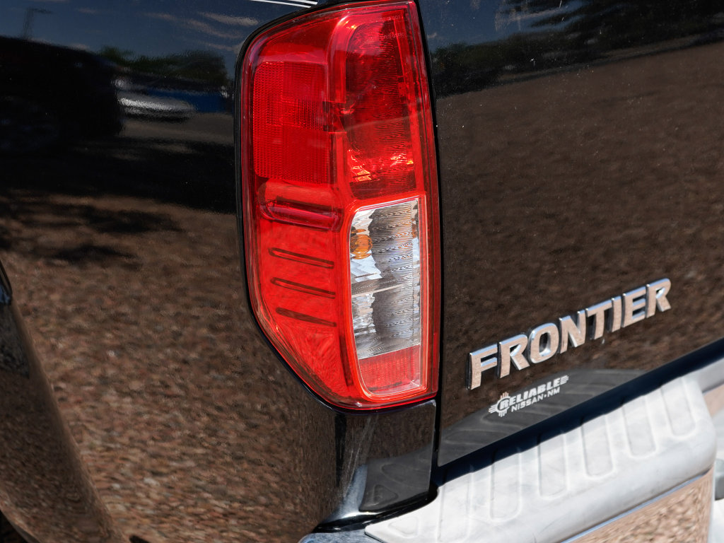 Used 2012 Nissan Frontier SV RWD image 4